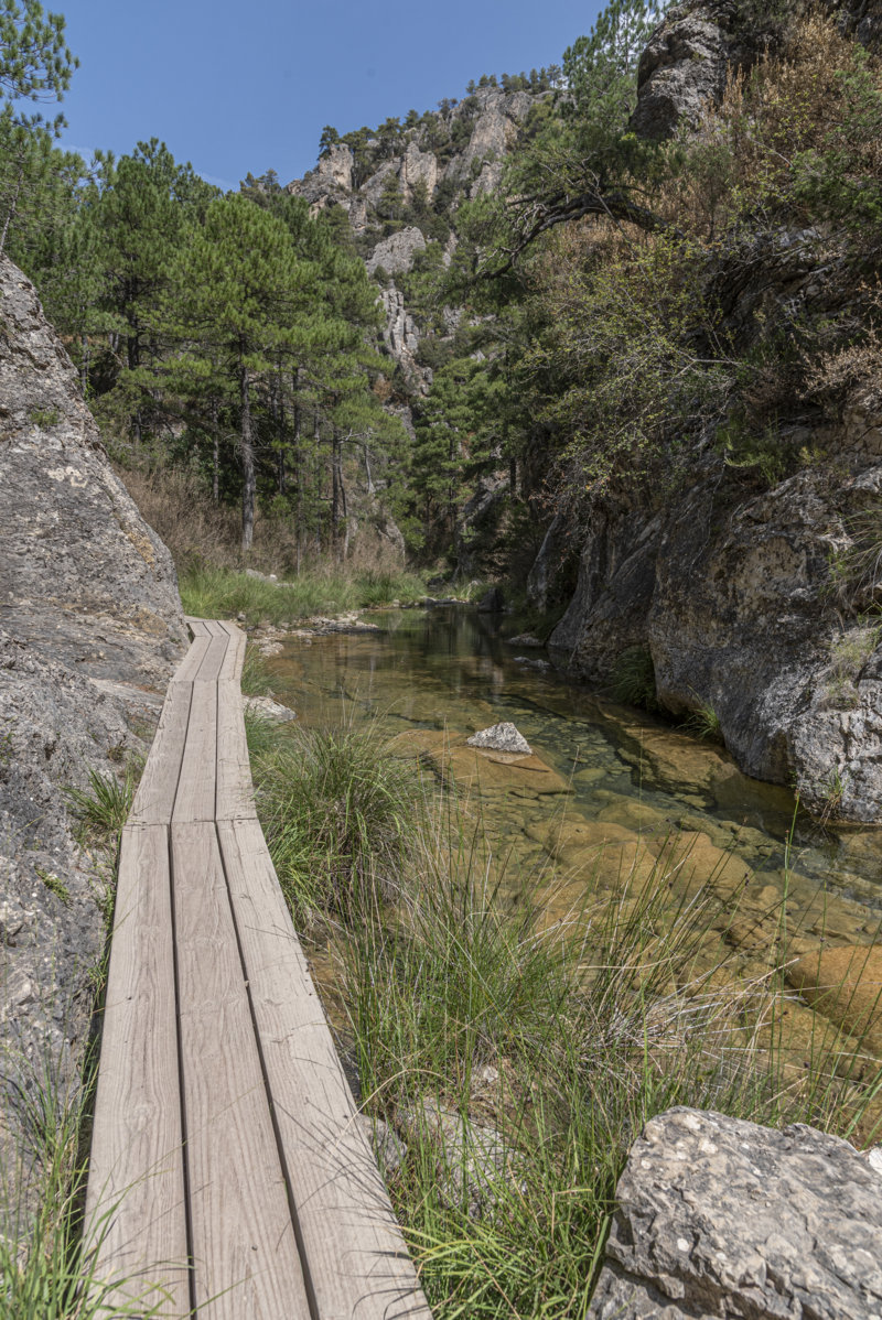 Teruel - Beceite 40 - Pasarelas del Parrissal - rio Matarranya.jpg